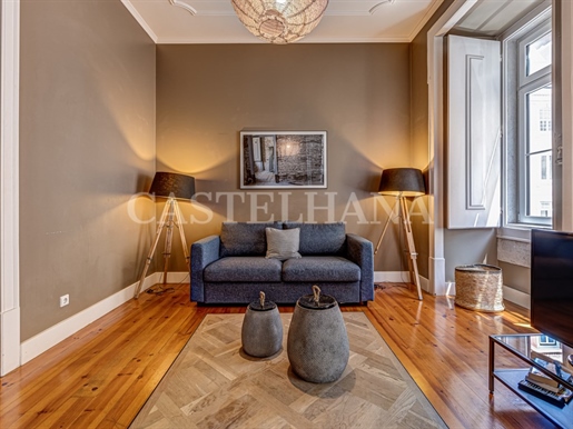 1 bedroom flat with 86 m2, furnished, in Cais Sodré, close to the Tagus River and Chiado