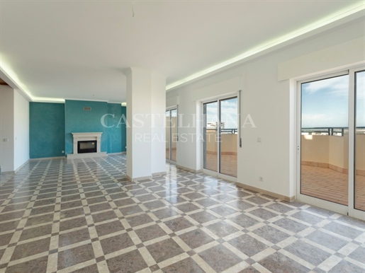 Apartamento T4 duplex com piscina privativa, Centro de Faro, Algarve