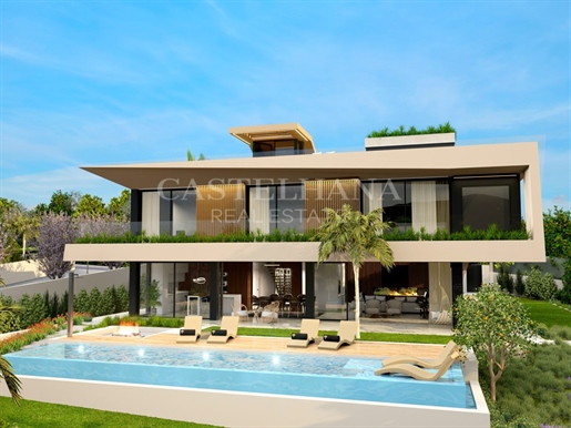 5 bedroom villa with garden and pool