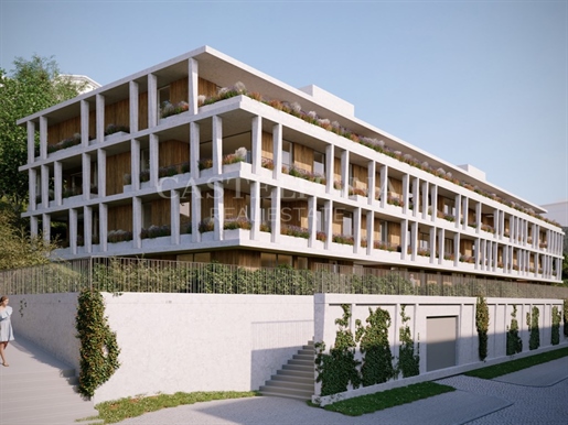 Appartement roof top 4 chambres avec balcon inséré dans un nouveau développement premium à Antas