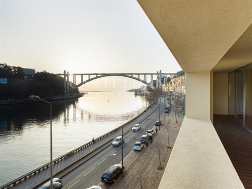Apartamento de 3 dormitorios con balcón con vistas al río Duero