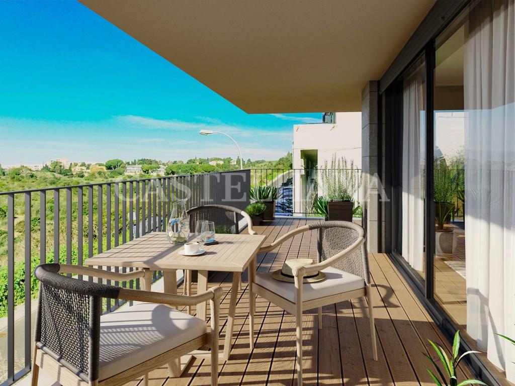 3 bedroom flat with balcony in new development in Caxias