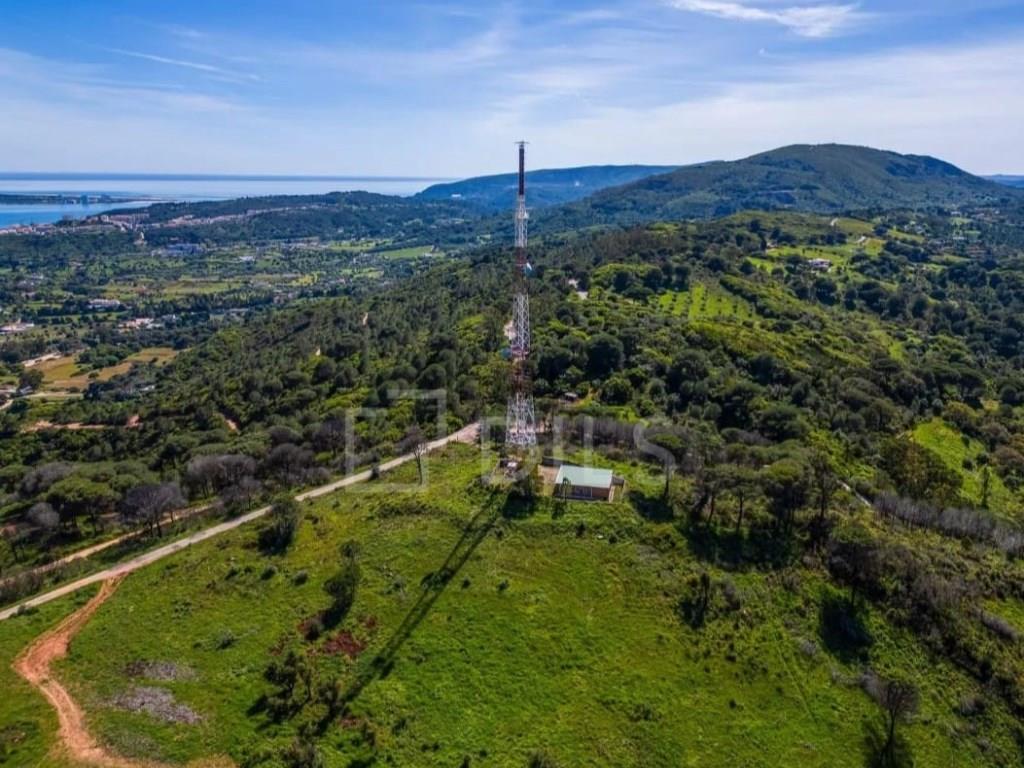Land in Azeitão with approved project