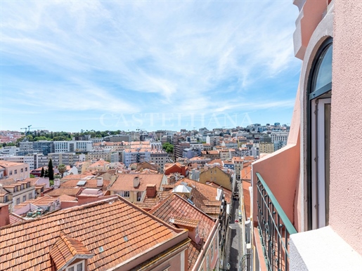 5 bedroom duplex apartment with view and garage in Lisbon
