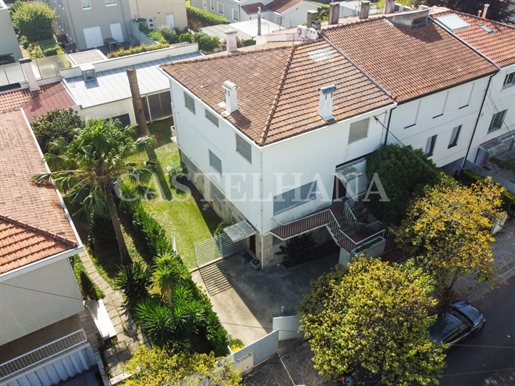 5 bedroom house with 357sqm next to Cristo Rei and Marechal Gomes da Costa