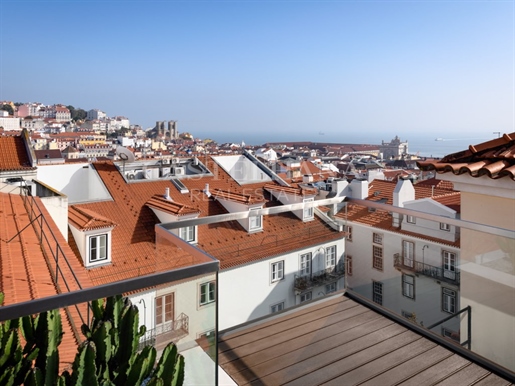 Penthouse T4 + 2 located in Chiado, Lisbon