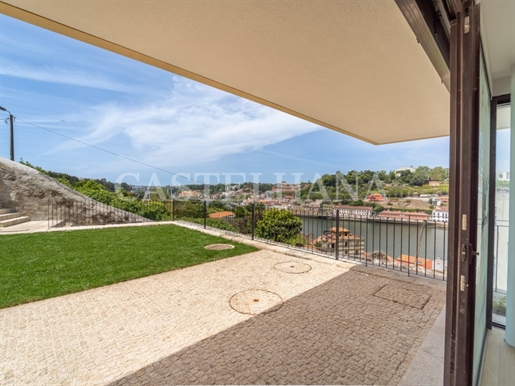 Maison duplex T4 avec vue sur la rivière à Vila Nova de Gaia