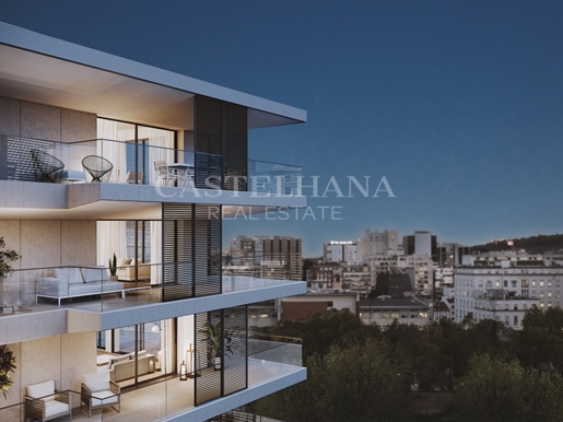 2 Bedroom apartment, with balcony and parking on Avenidas Novas, Lisbon
