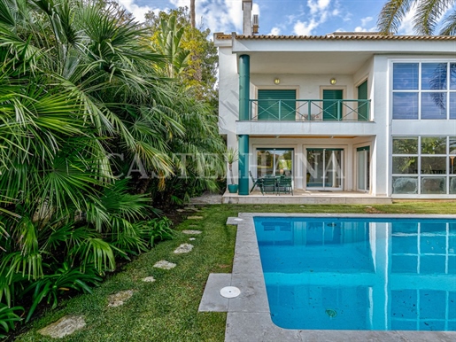 5 bedroom villa with garden and pool 15 minutes from the center of Lisbon