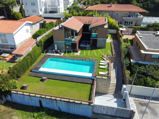Chalet de 6 dormitorios con vistas al río/mar, piscina y jardín en Afurada