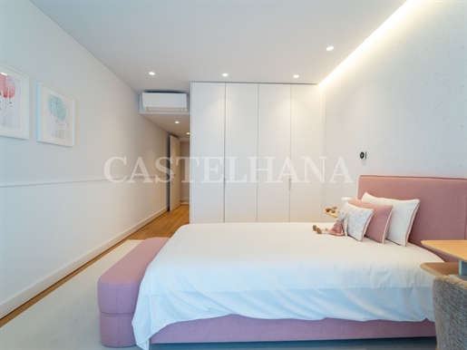 Apartamento de 2 dormitorios con terraza y parking en Vila Nova de Gaia
