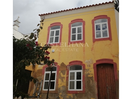 House in Historic Center, with project, in Tavira, Algarve