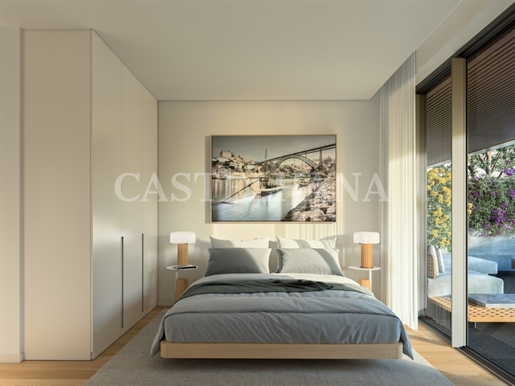 Appartement 4 chambres avec espace extérieur. À côté de la marina du Douro