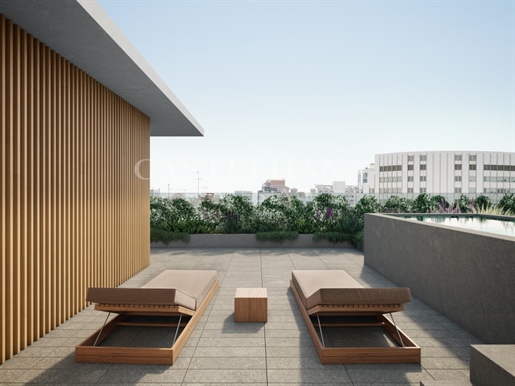 Penthouse T4 com terraço com piscina privada em Lisboa