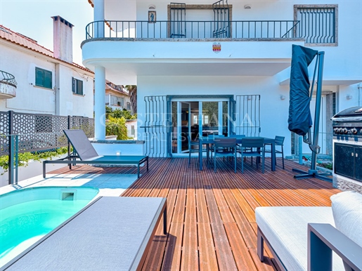 Renovated 5 bedroom villa with excellent sun exposure, in Caxias