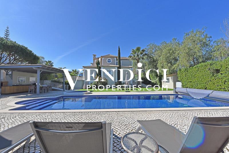 Lovely 4+2 Bed Villa For Sale in Fonte Algarve