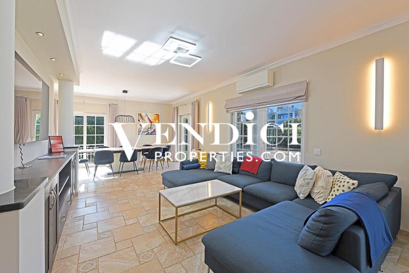 Lovely 4+2 Bed Villa For Sale in Fonte Algarve