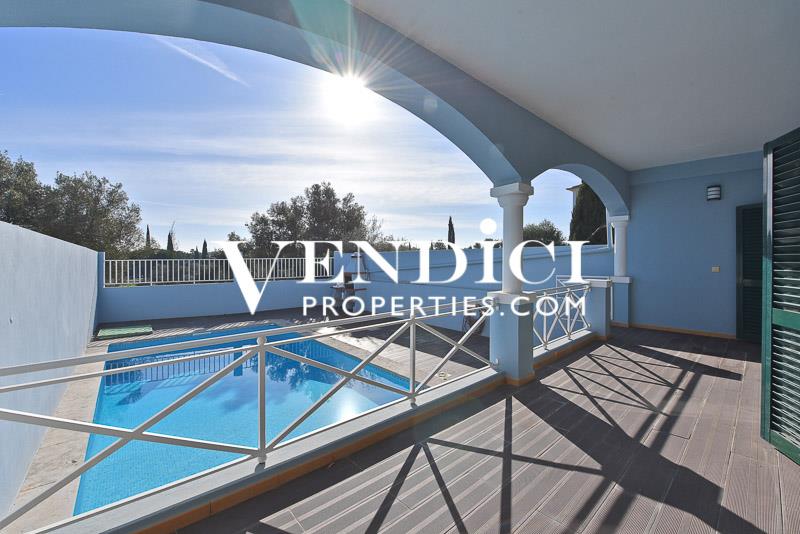 Spacious 5 Bed Townhouse