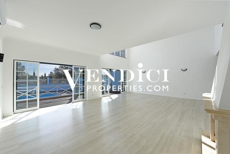 Spacious 5 Bed Townhouse
