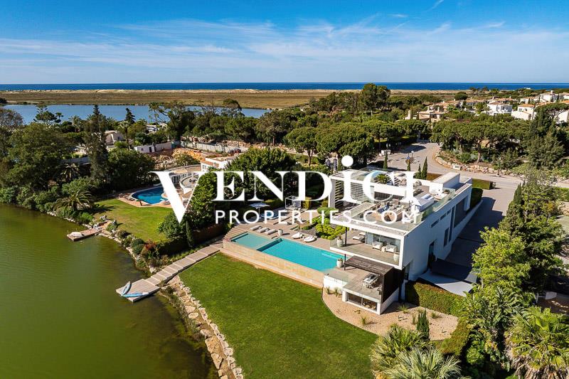 Stunning 7 Bed Villa