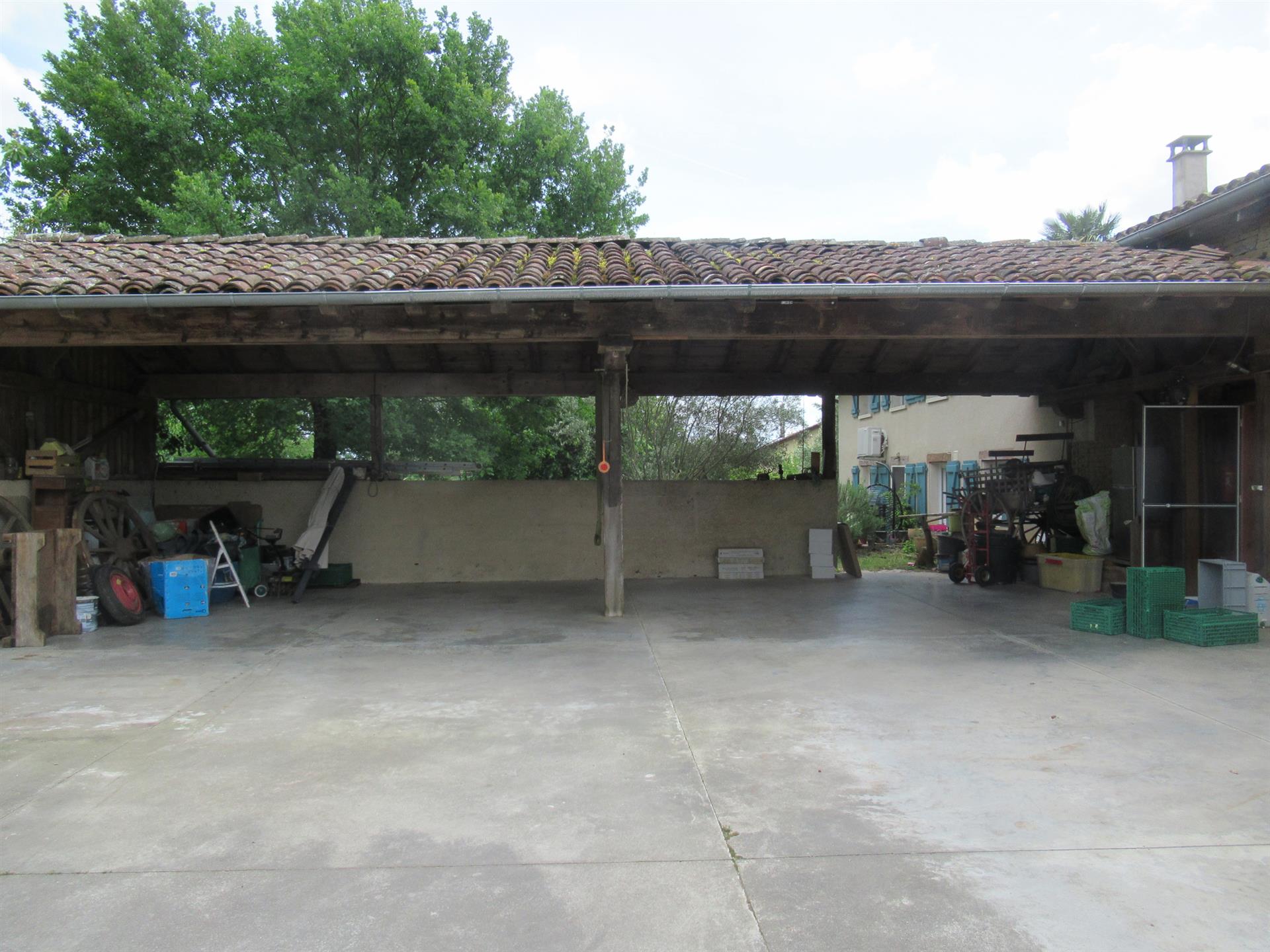 Purchase: House (82300)