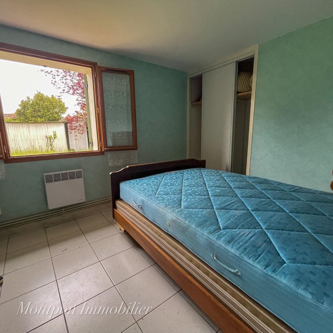 Compra: Vivenda (24700)