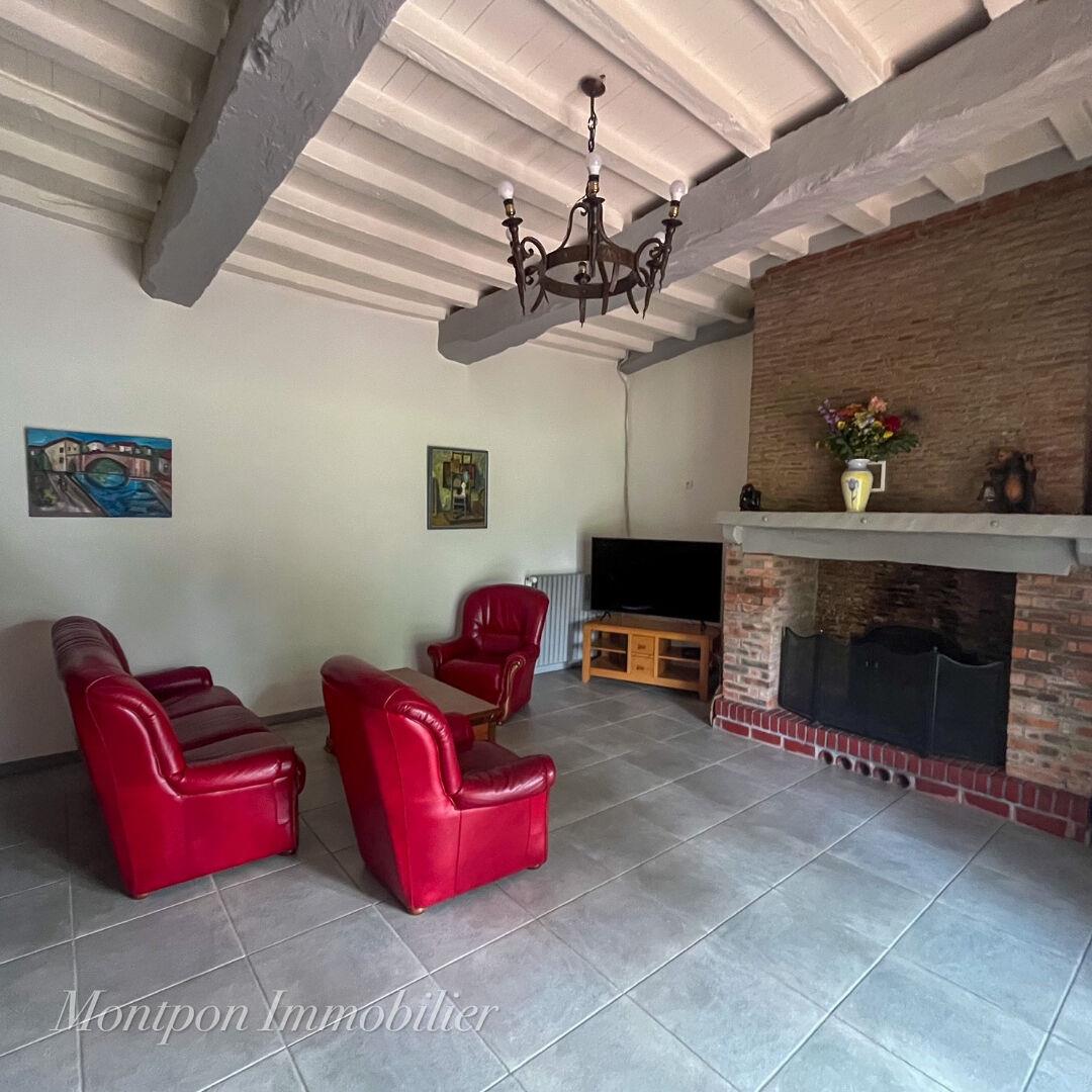 Compra: Vivenda (24700)