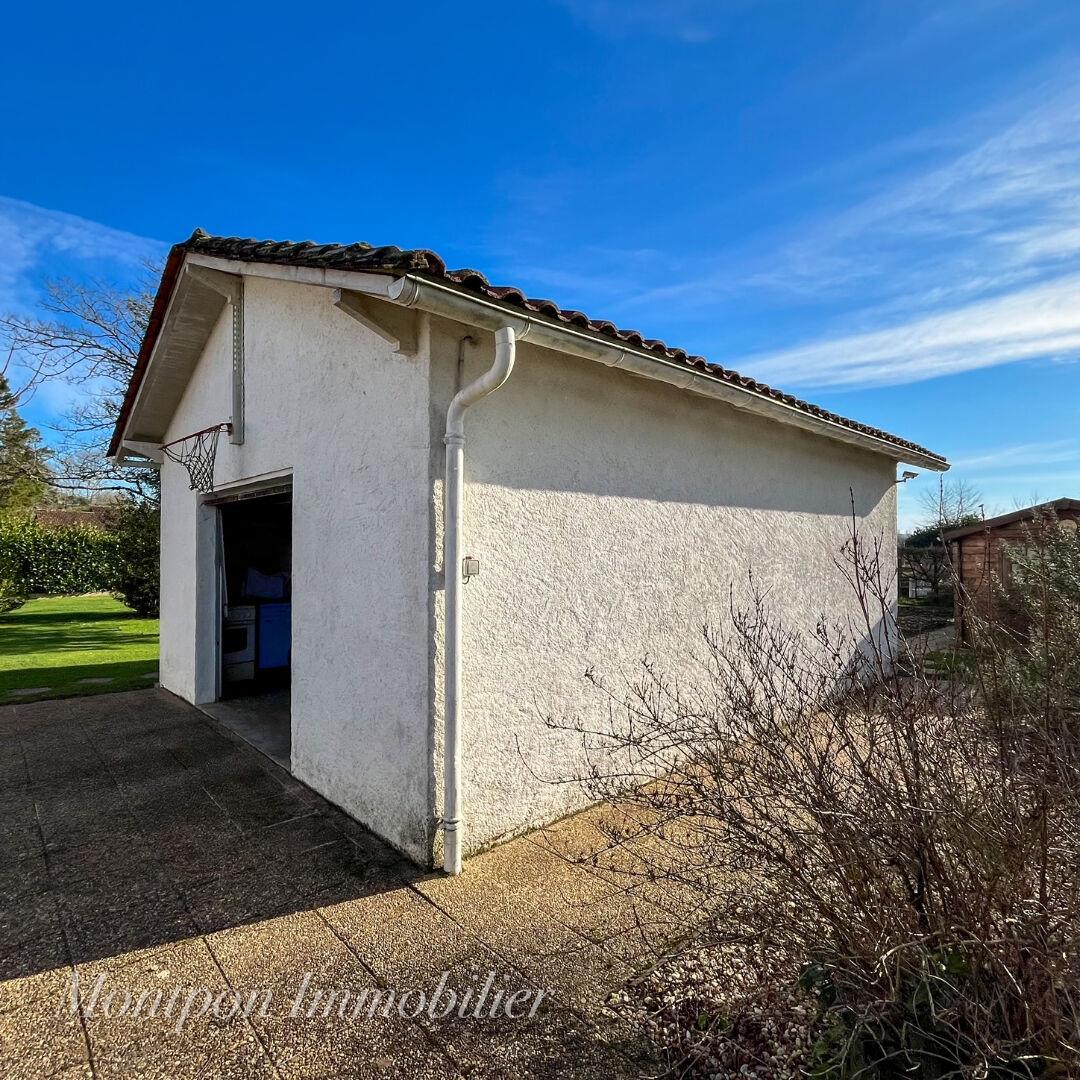 Building land + garage Montpon Menesterol
