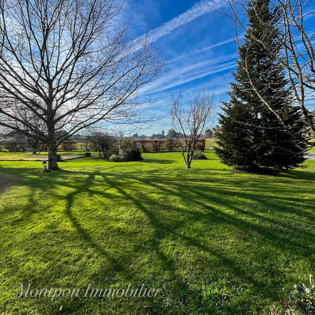 Building land + garage Montpon Menesterol