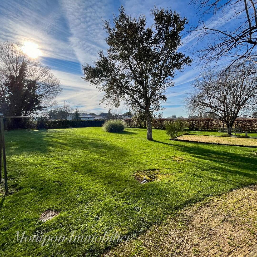 Building land + garage Montpon Menesterol