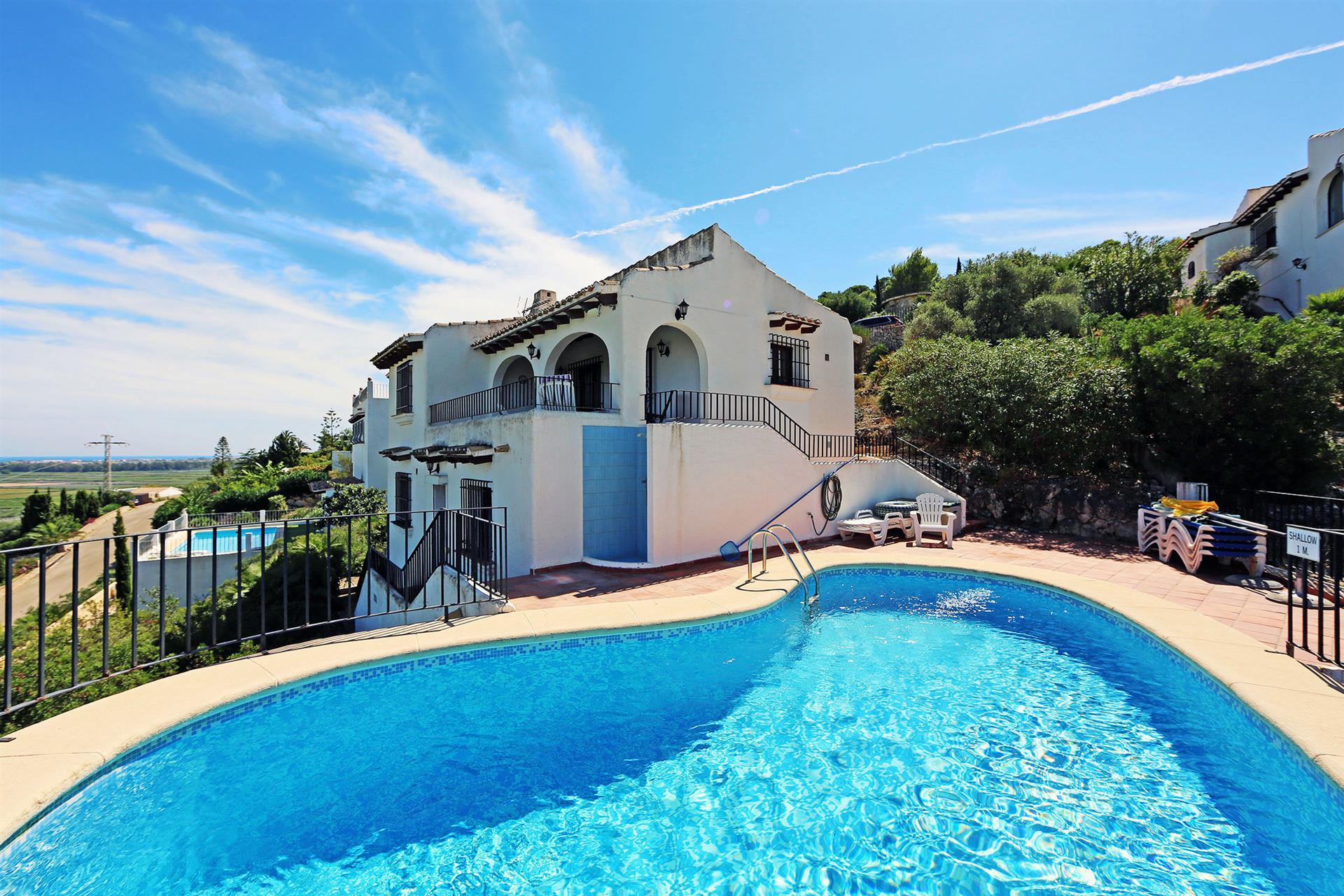5 bedroom villa with pool and sea view in Monte Pego