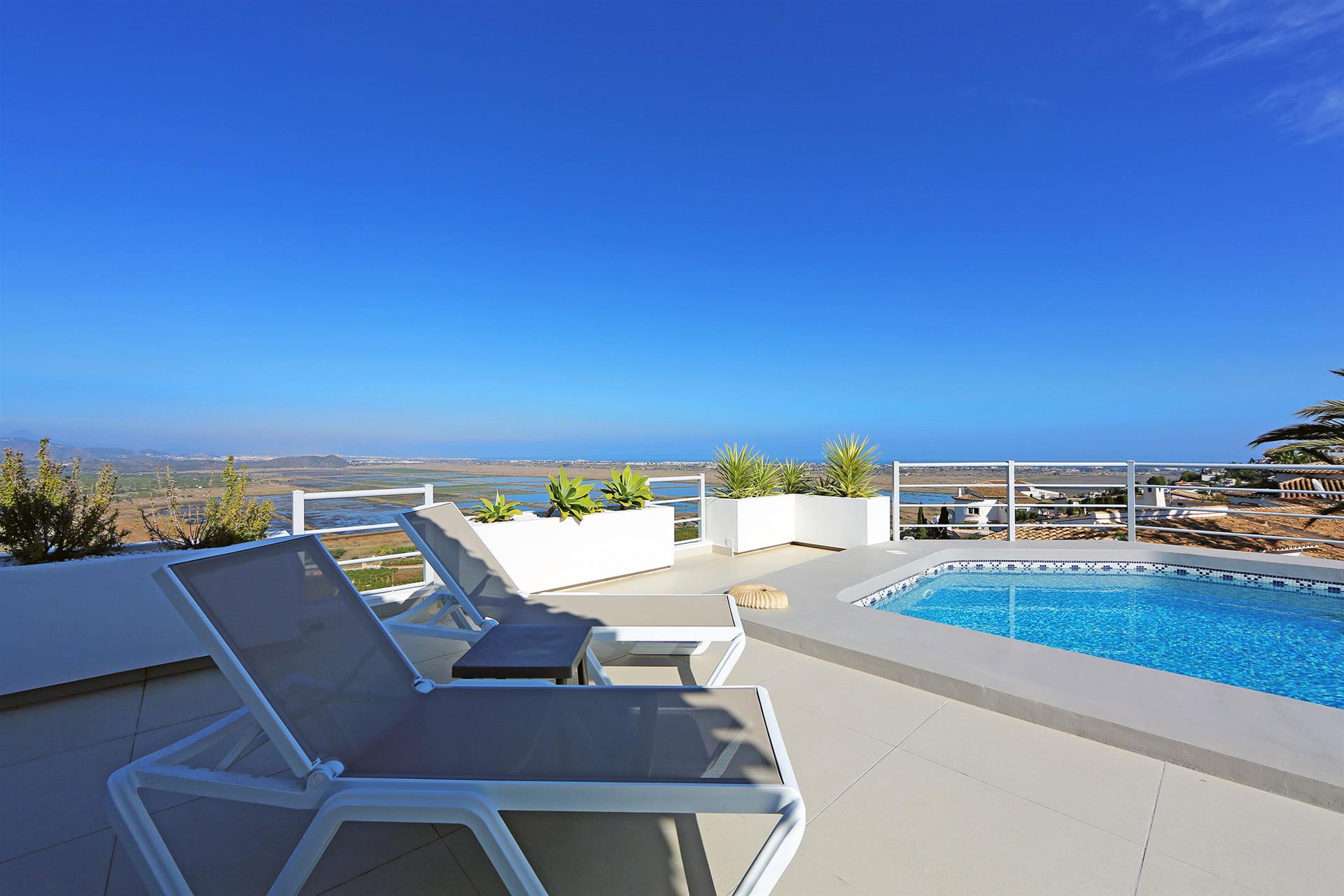 Uitzonderlijke luxe villa met panoramisch uitzicht op zee
