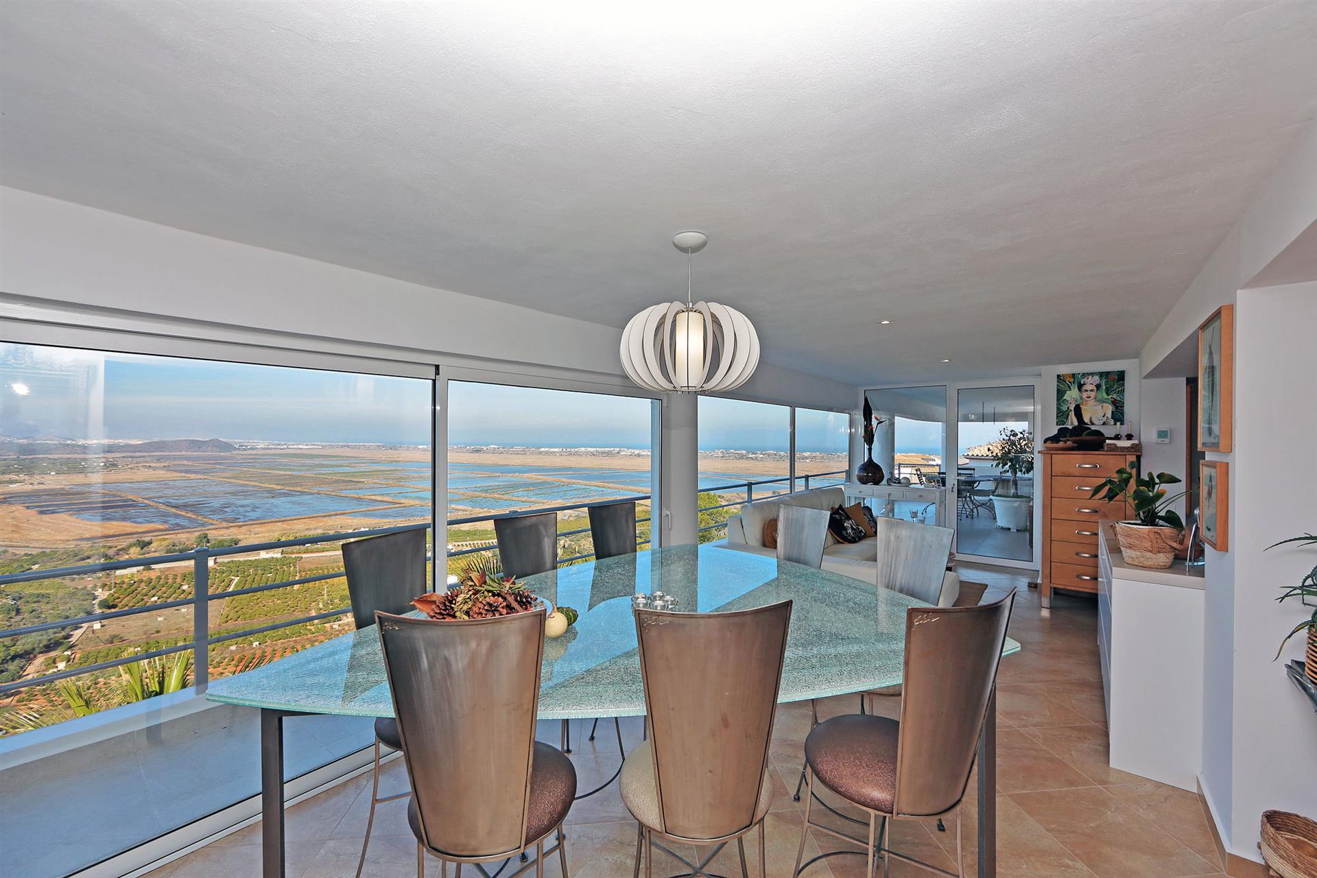 Uitzonderlijke luxe villa met panoramisch uitzicht op zee