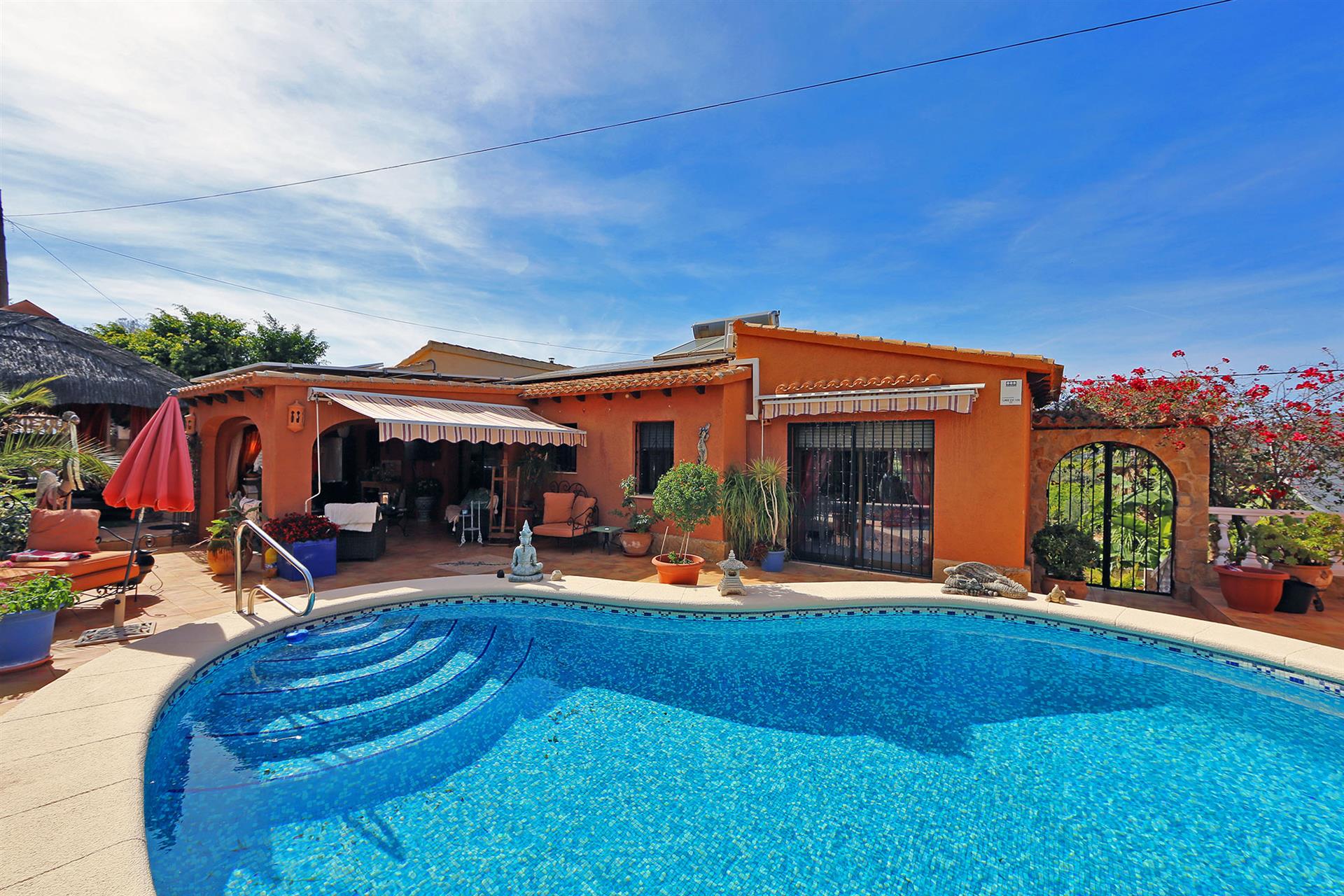 Encantadora villa de 4 dormitorios con piscina privada en Orba