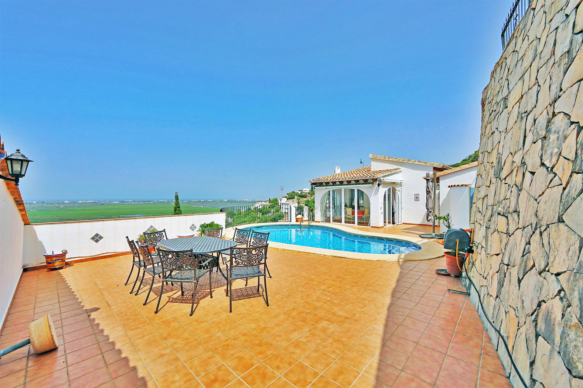 Villa with 3 separate apartments, pool and sea view in Monte Pego