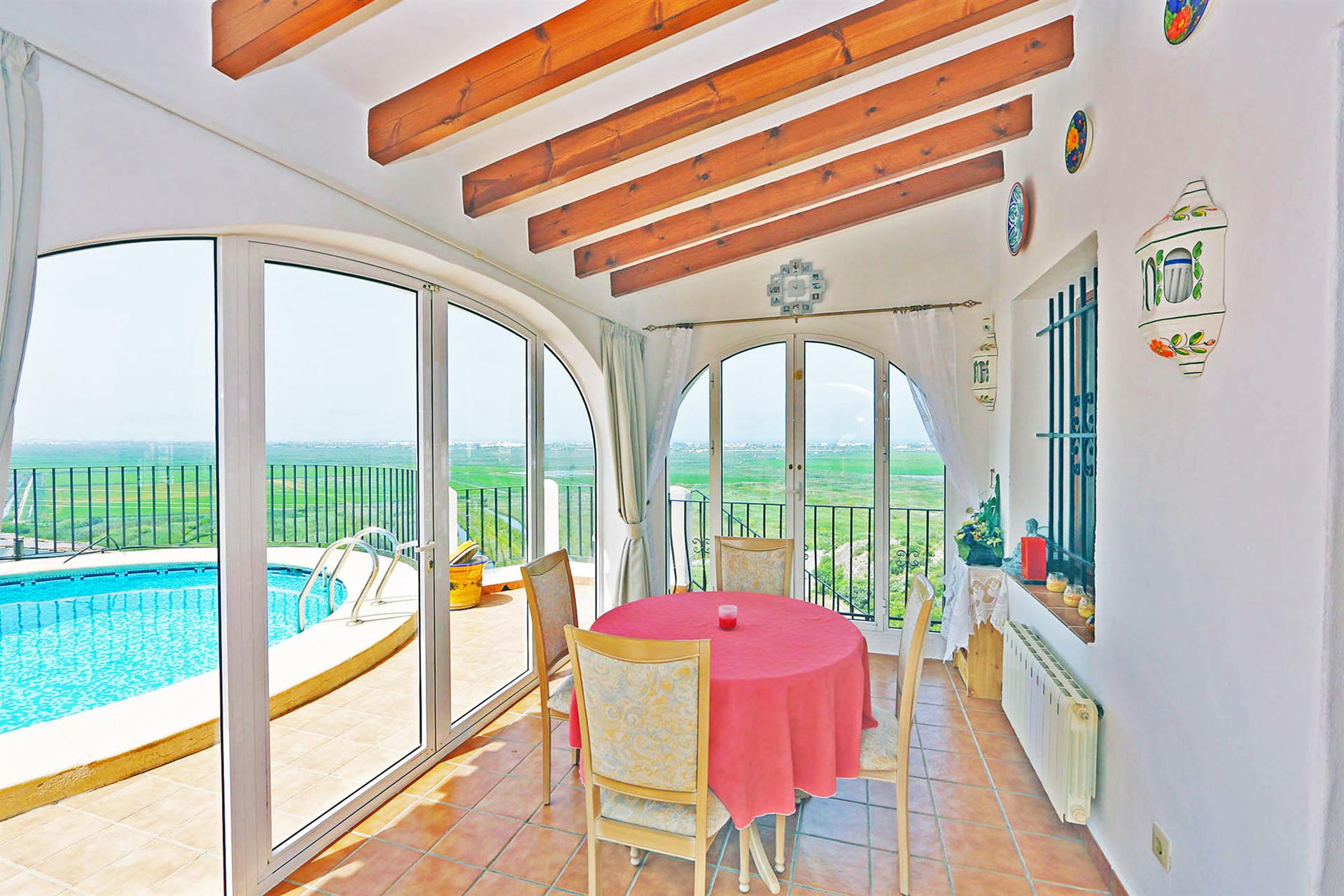 Villa met 3 aparte appartementen, zwembad en zeezicht in Monte Pego