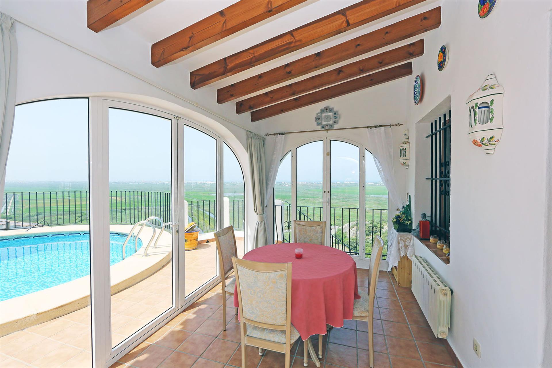 Villa con 3 pisos, piscina y vistas al mar en Monte Pego