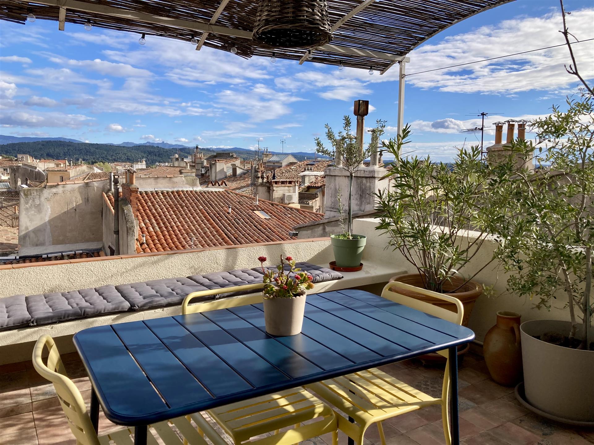 Stunning Aixois Triplex apartment with character, Panoramic view, quiet location, historic city cent