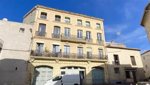 ​Klassiek appartement in Haussmann-stijl met 3 slaapkamers te renoveren op een toplocatie in Narbonn