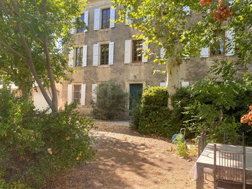 Period property with garden in the Corbières