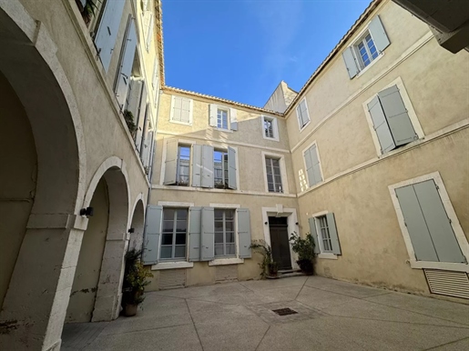 Stijlvol appartement in elegant gebouw in het hart van Narbonne