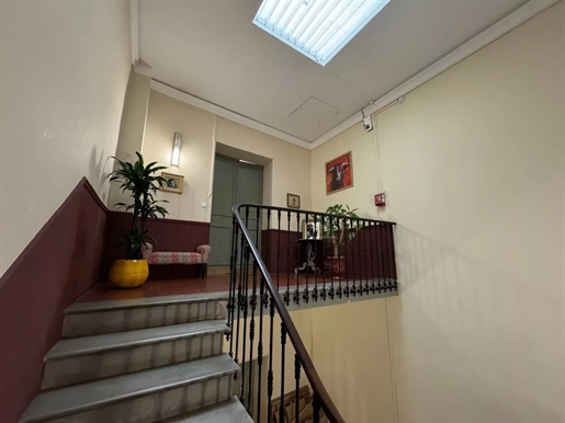 Stylish apartment in elegant building in the heart of Narbonne