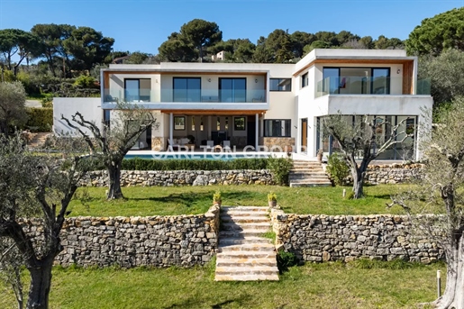 Mougins, prachtige moderne villa met vrij uitzicht tot aan de zee