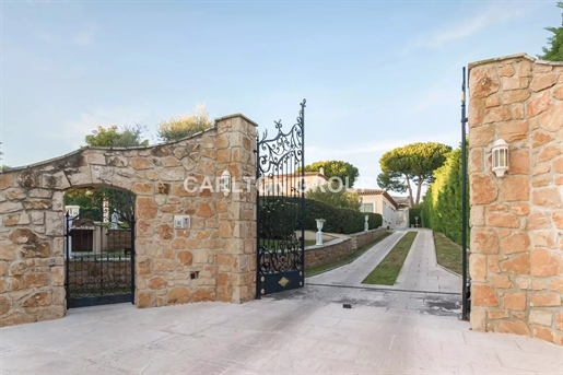 Luxury Villa in gated domaine on the Cap d'Antibes