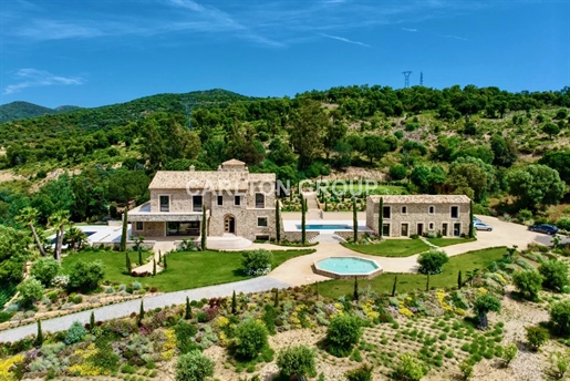 Sainte-Maxime - Exceptional historic property on 5 hectares with panoramic sea views