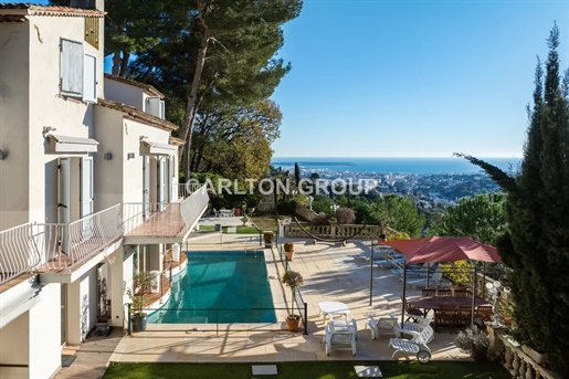 Large sea view villa in a highly sought-after private domain in Mougins
