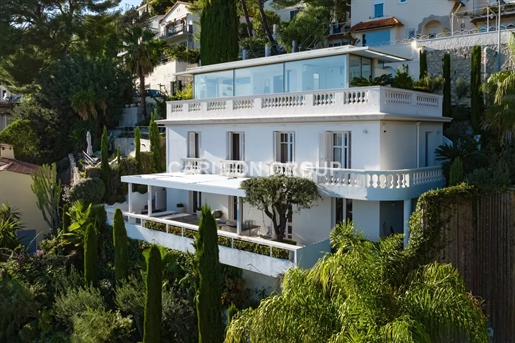 Villa Contemporaine à Èze-sur-Mer, Offrant une Vue Spectaculaire sur la Mer