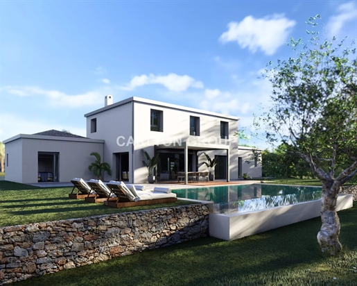 Roquefort-Les-Pins: Magnificent new build villa in absolute calm area