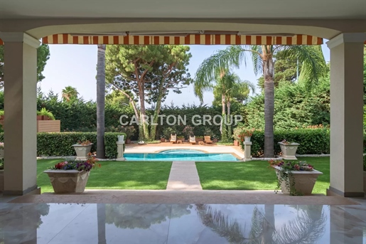 Magnificent villa with swimming pool and lush gardens close to beaches