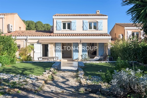 Antibes - Villa located in a tranquil estate with a swimming pool